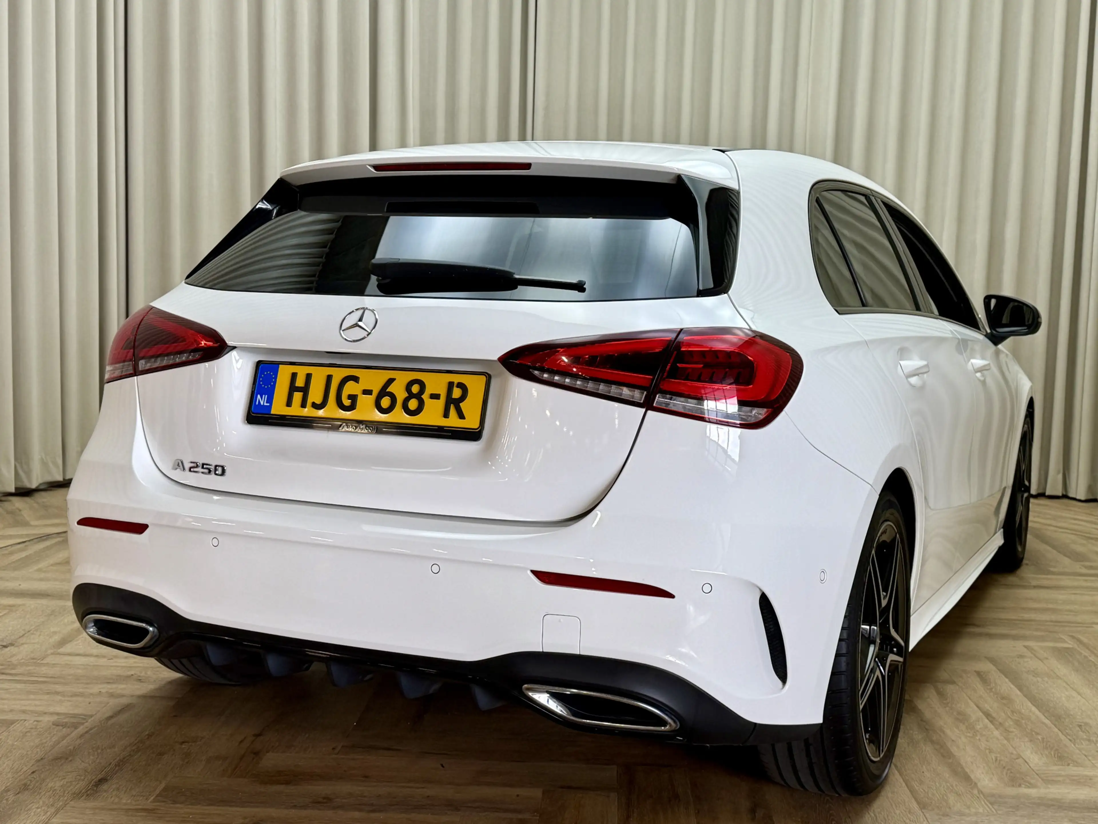 Mercedes-Benz A 250 *AMG* Leder/Alcantara / 225PK / Camera / Full LED — photo 26