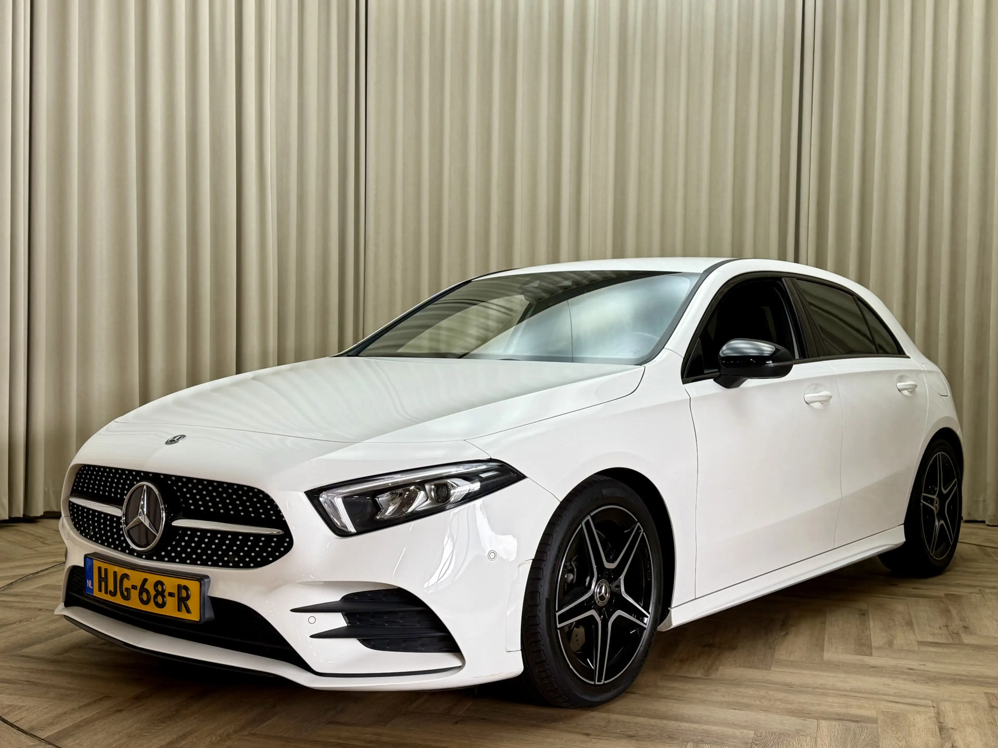 Mercedes-Benz A 250 *AMG* Leder/Alcantara / 225PK / Camera / Full LED — photo 5
