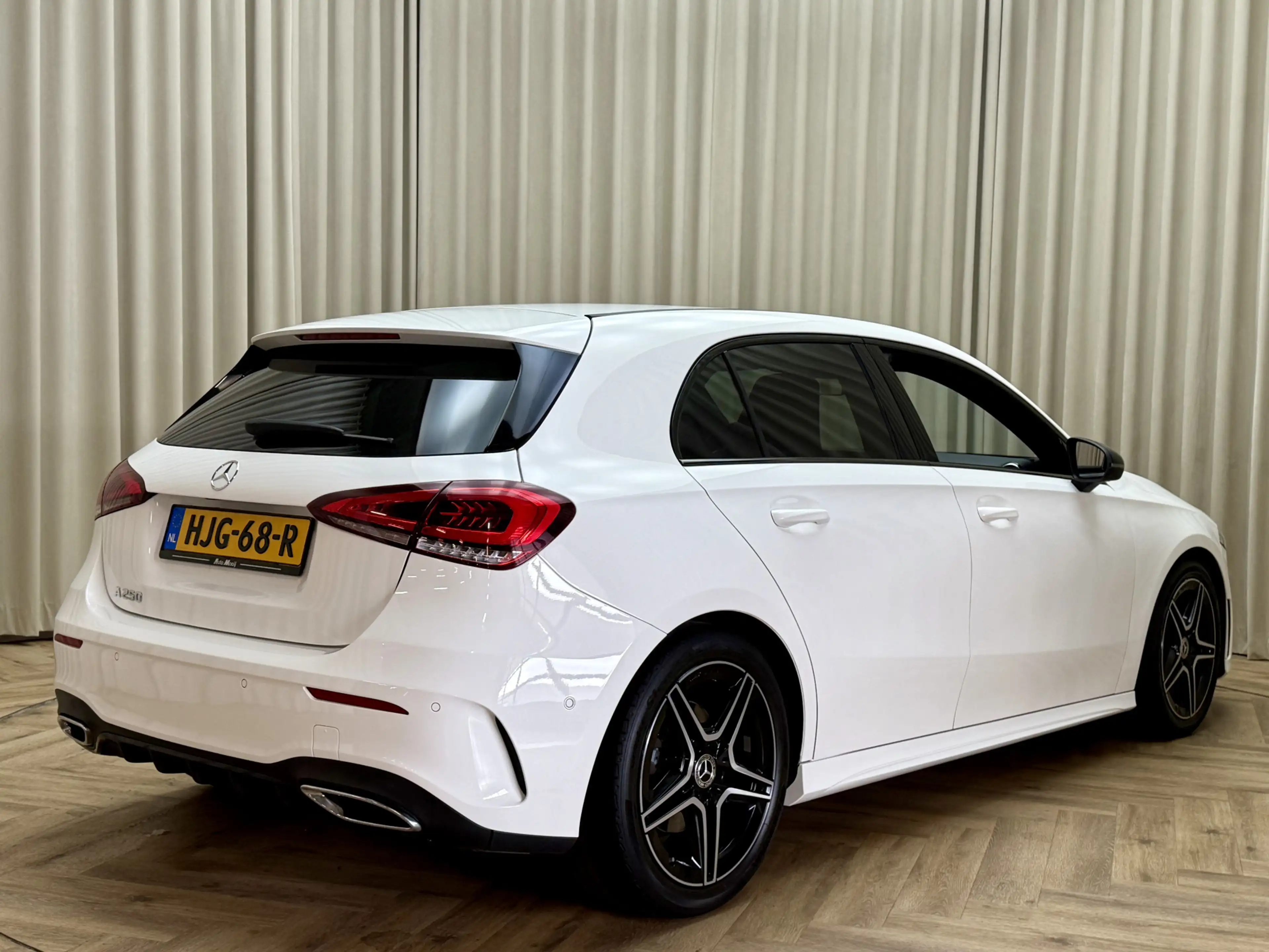Mercedes-Benz A 250 *AMG* Leder/Alcantara / 225PK / Camera / Full LED — photo 25