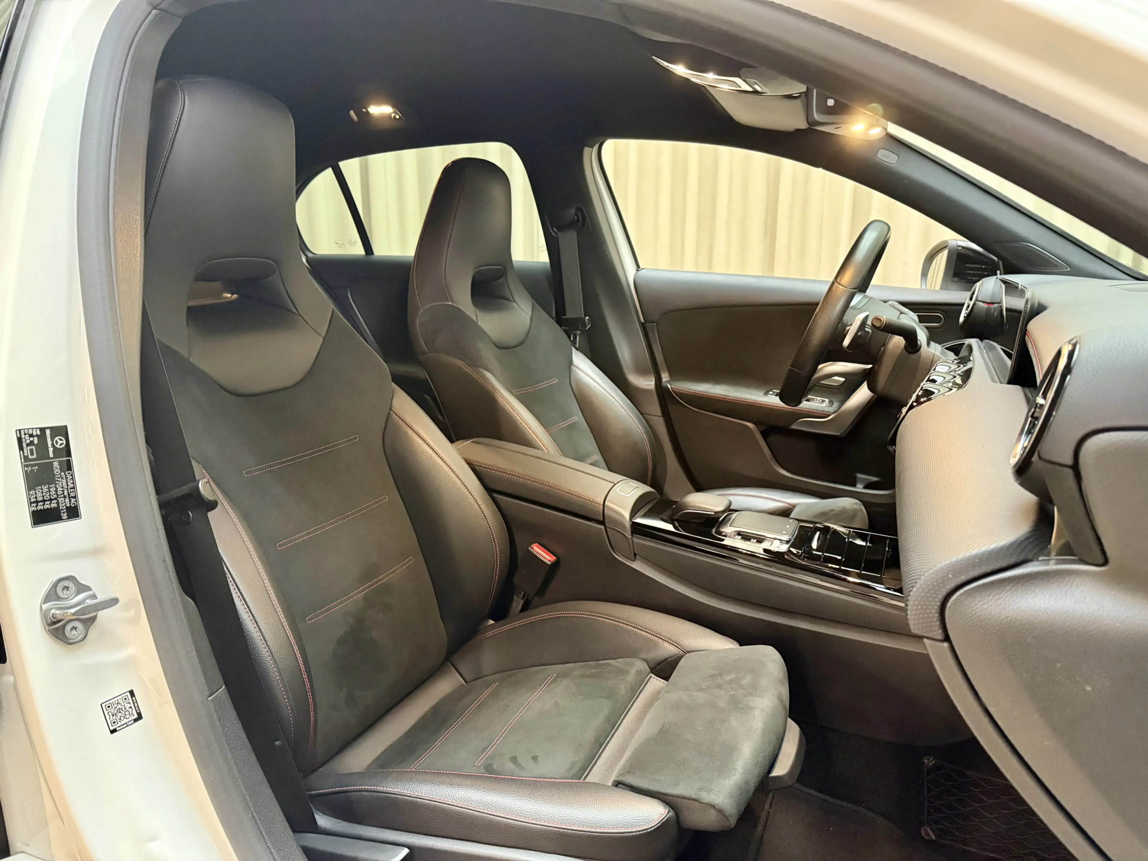 Mercedes-Benz A 250 *AMG* Leder/Alcantara / 225PK / Camera / Full LED — photo 3