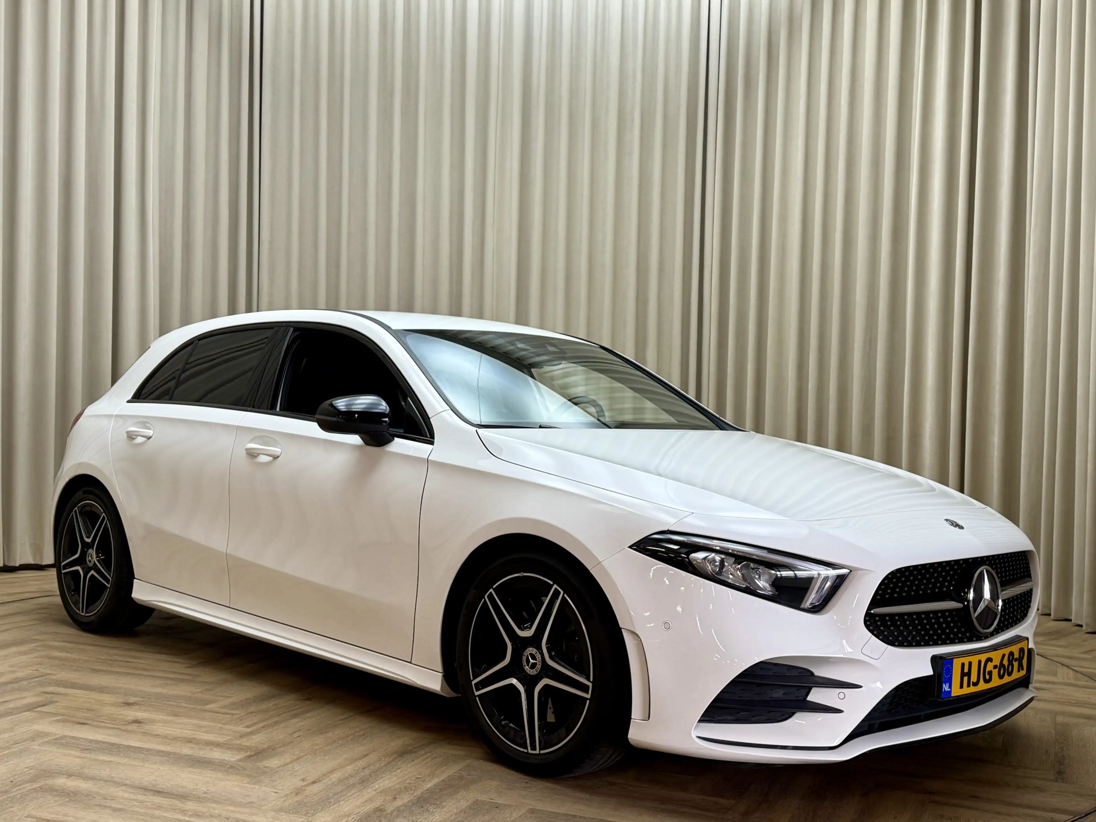 Mercedes-Benz A 250 *AMG* Leder/Alcantara / 225PK / Camera / Full LED — photo 23