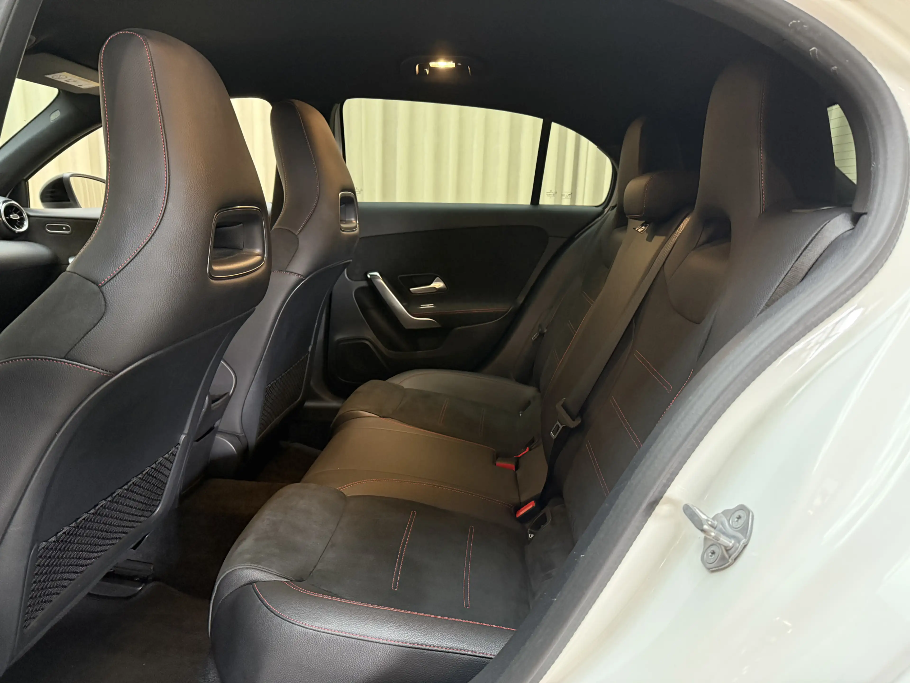 Mercedes-Benz A 250 *AMG* Leder/Alcantara / 225PK / Camera / Full LED — photo 18