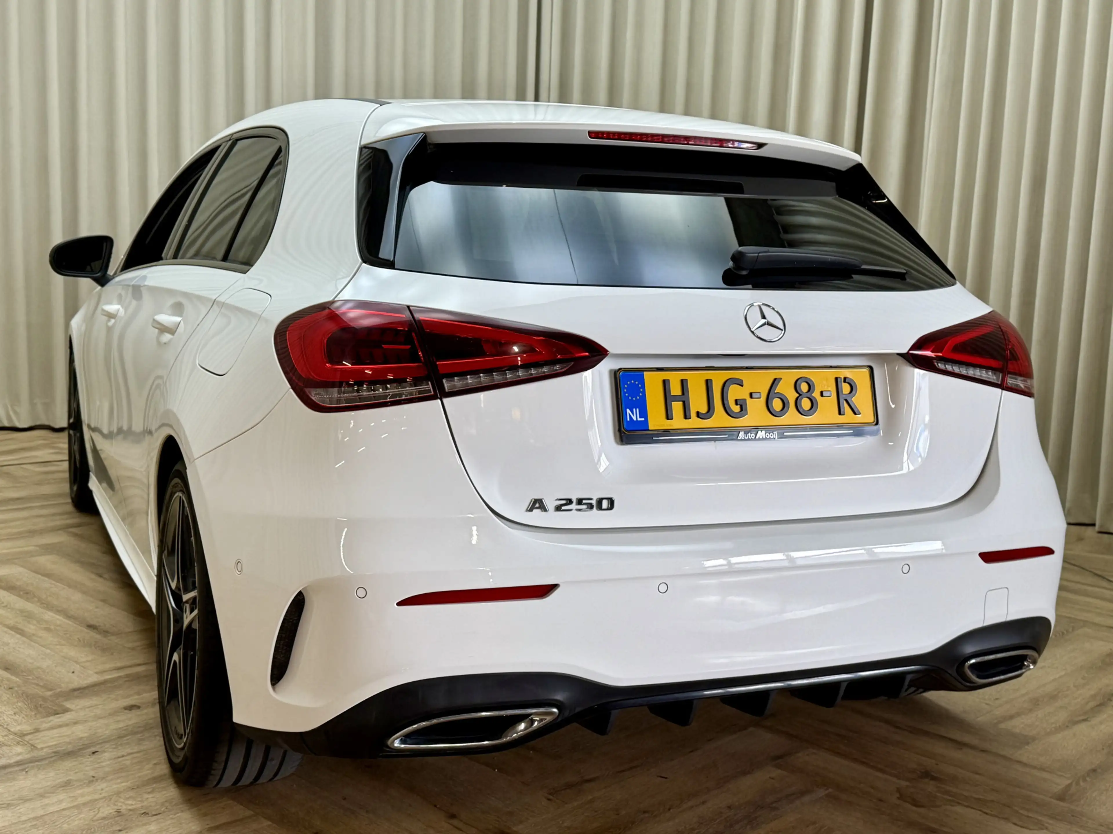 Mercedes-Benz A 250 *AMG* Leder/Alcantara / 225PK / Camera / Full LED — photo 8
