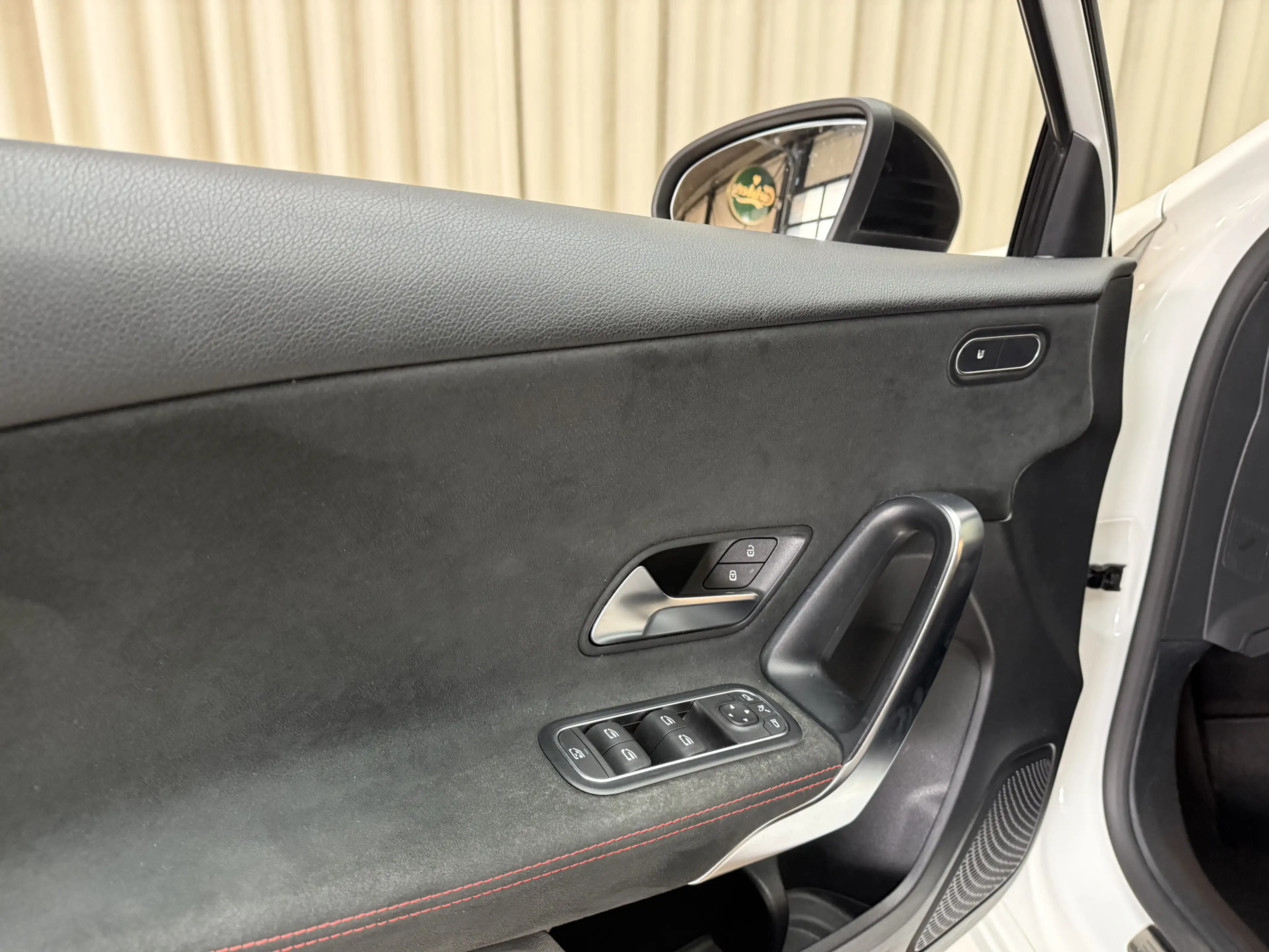 Mercedes-Benz A 250 *AMG* Leder/Alcantara / 225PK / Camera / Full LED — photo 15