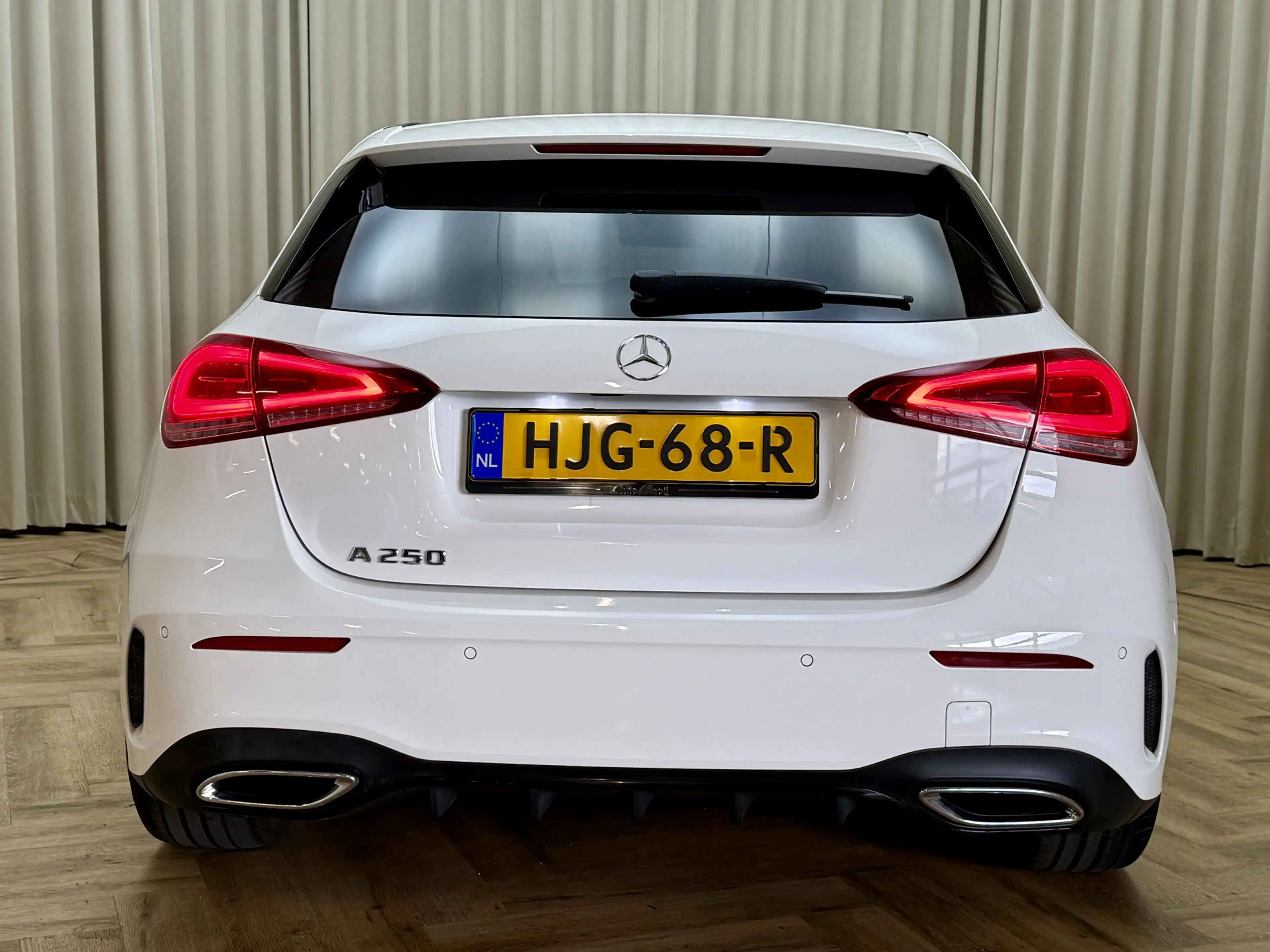 Mercedes-Benz A 250 *AMG* Leder/Alcantara / 225PK / Camera / Full LED — photo 27
