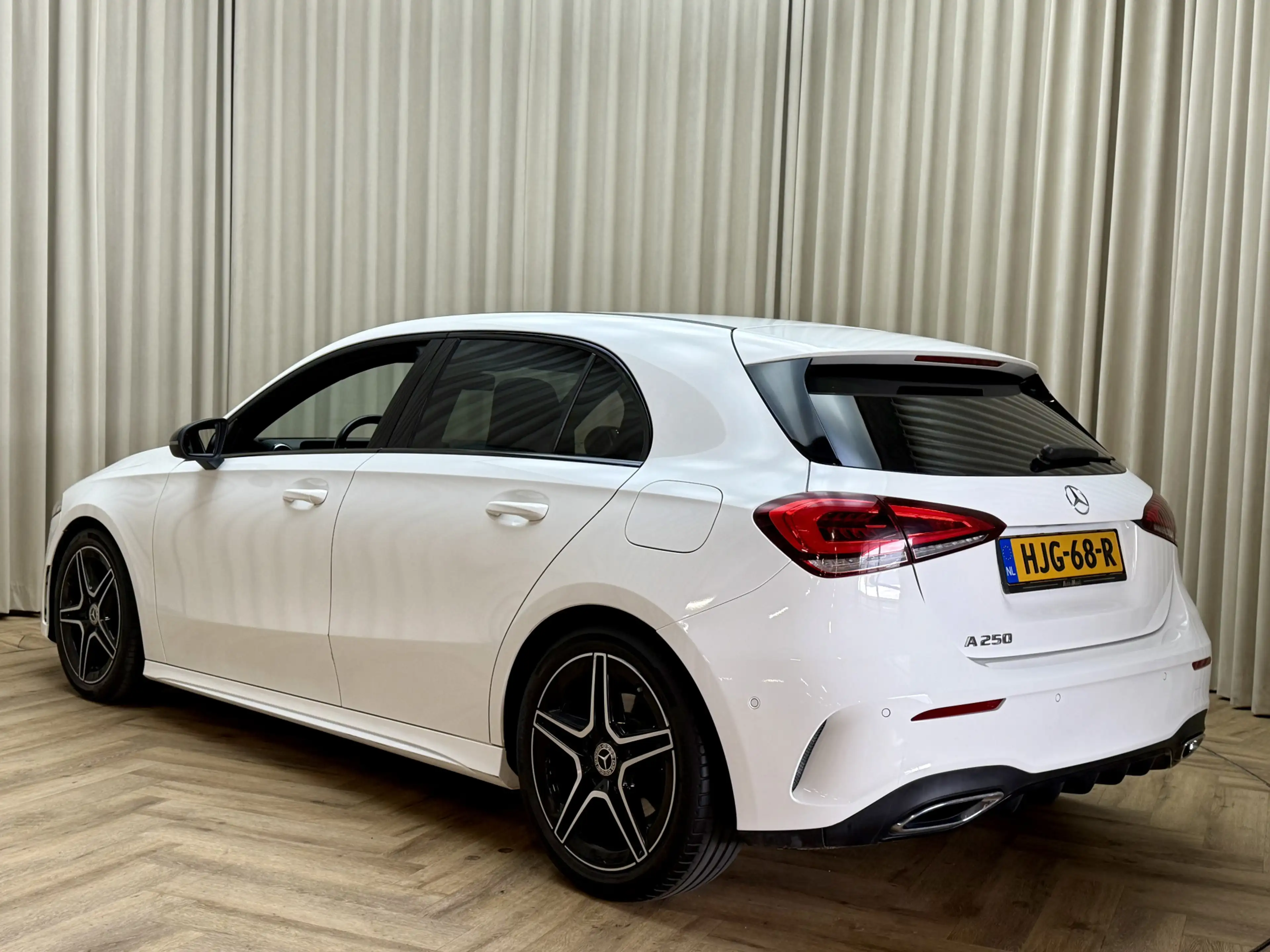 Mercedes-Benz A 250 *AMG* Leder/Alcantara / 225PK / Camera / Full LED — photo 7