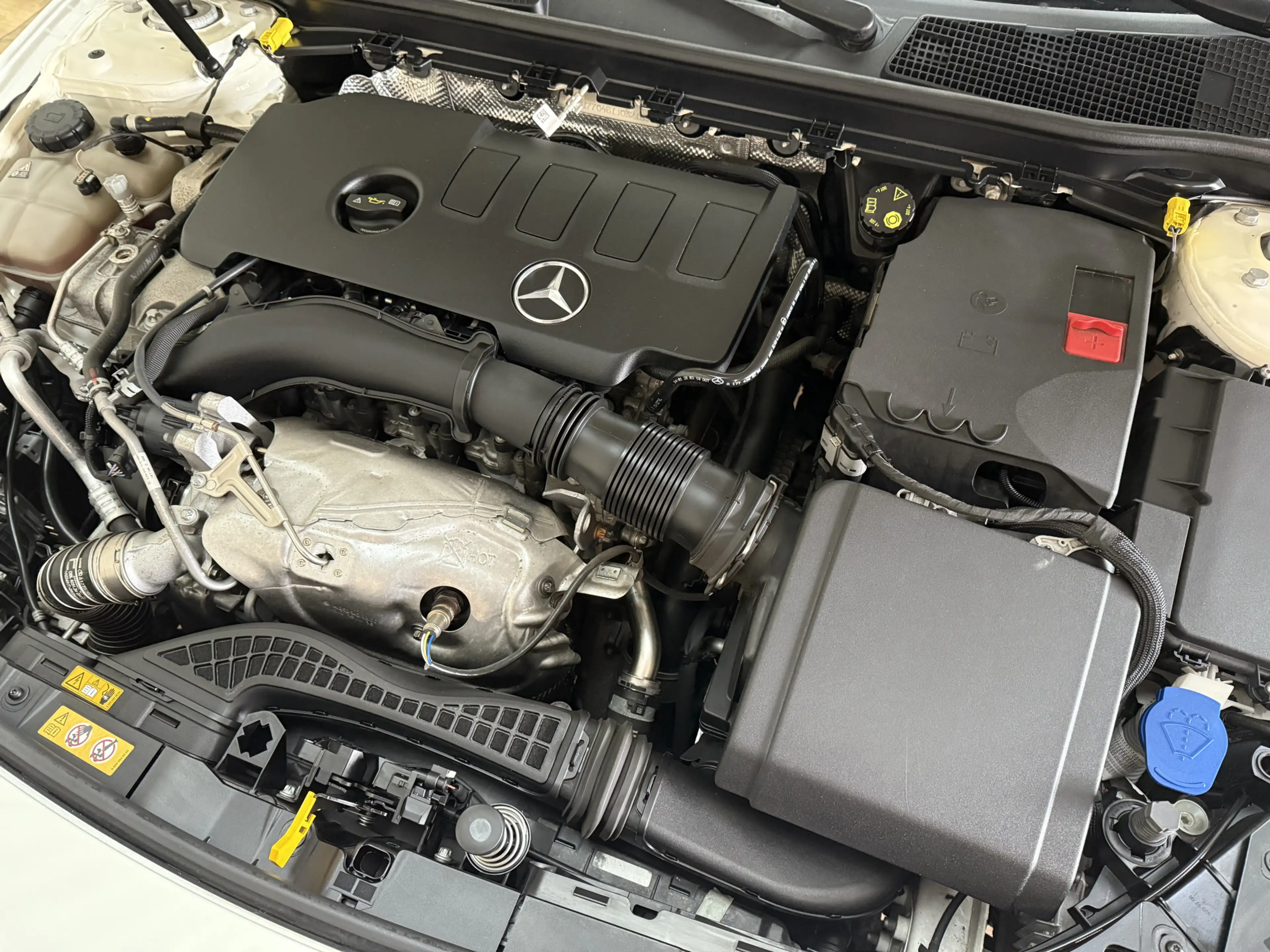 Mercedes-Benz A 250 *AMG* Leder/Alcantara / 225PK / Camera / Full LED — photo 21