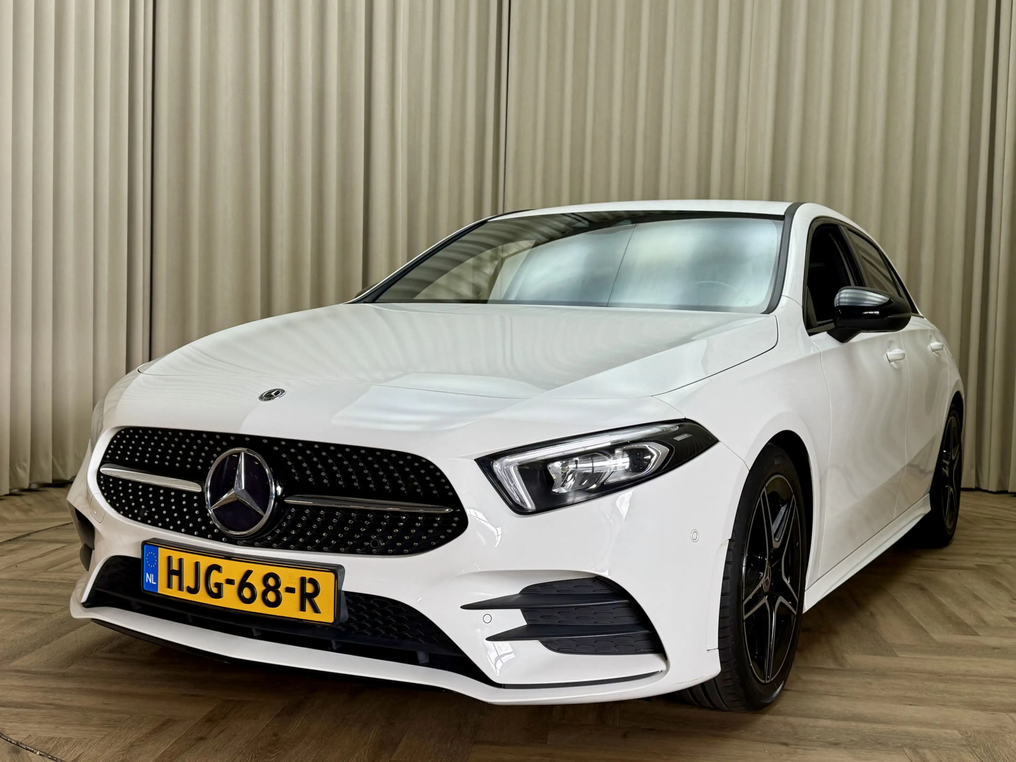 Mercedes-Benz A 250 *AMG* Leder/Alcantara / 225PK / Camera / Full LED — photo 44