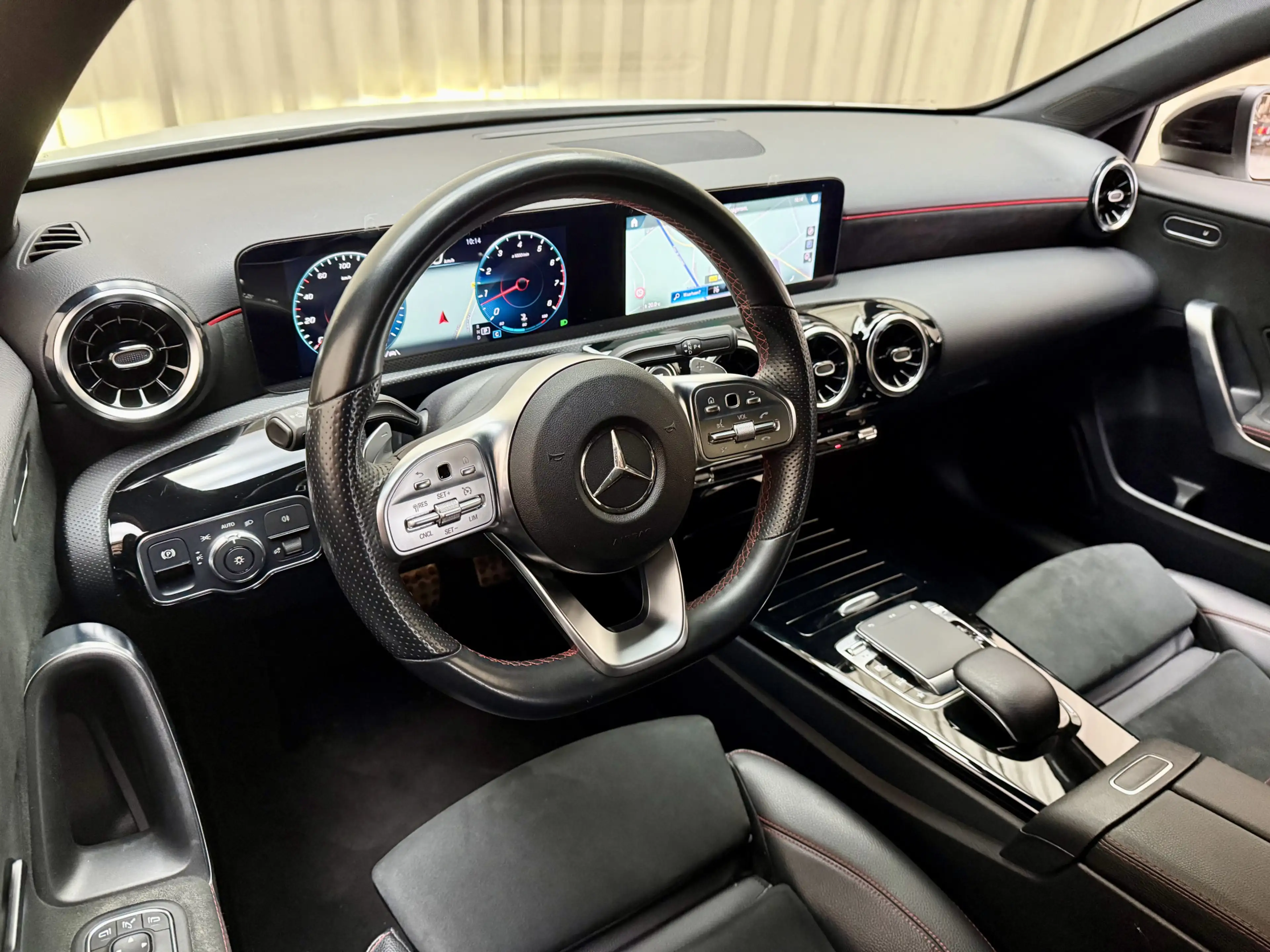 Mercedes-Benz A 250 *AMG* Leder/Alcantara / 225PK / Camera / Full LED — photo 30
