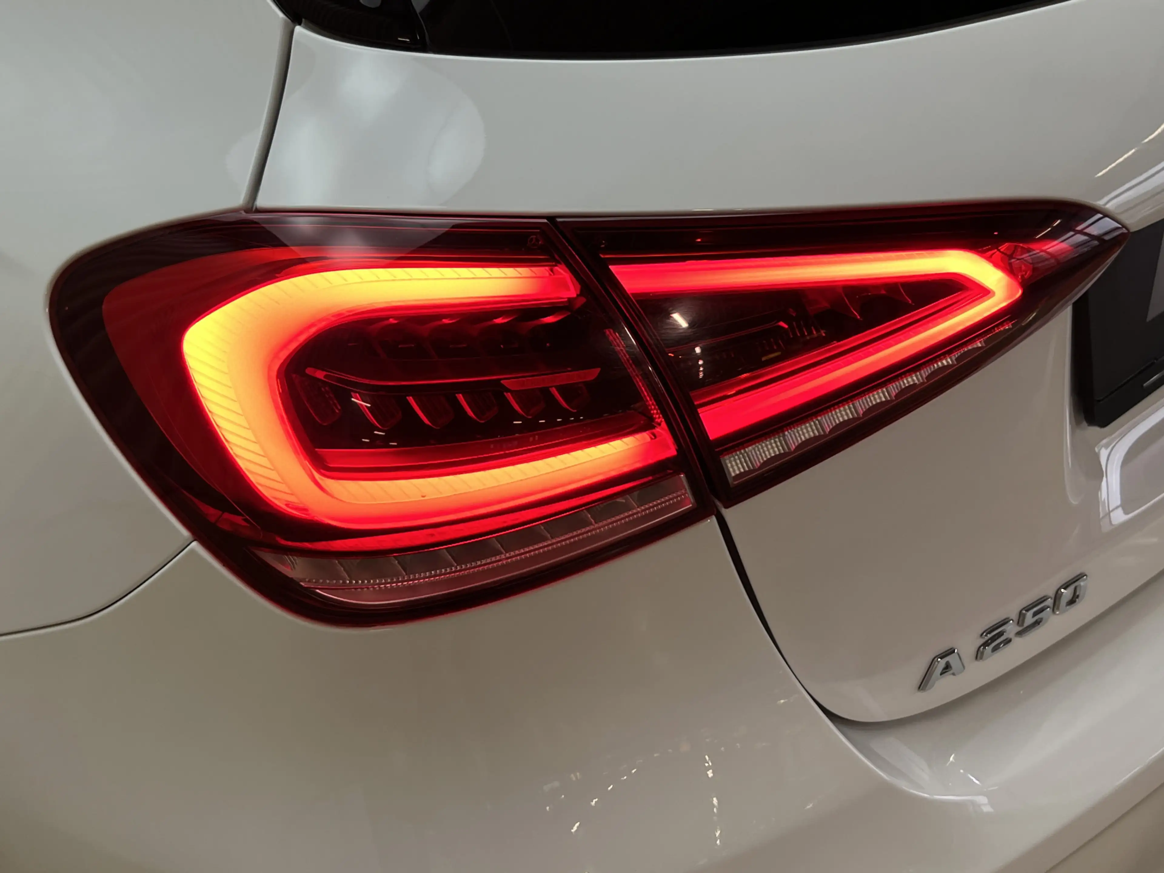 Mercedes-Benz A 250 *AMG* Leder/Alcantara / 225PK / Camera / Full LED — photo 43