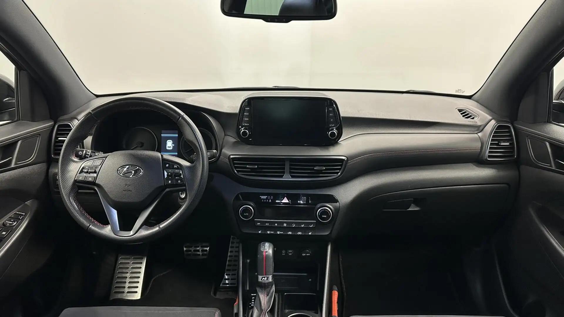 Hyundai TUCSON 1.6 T-GDI N-Line PANORAMA DAK ECC. Zwart - 2