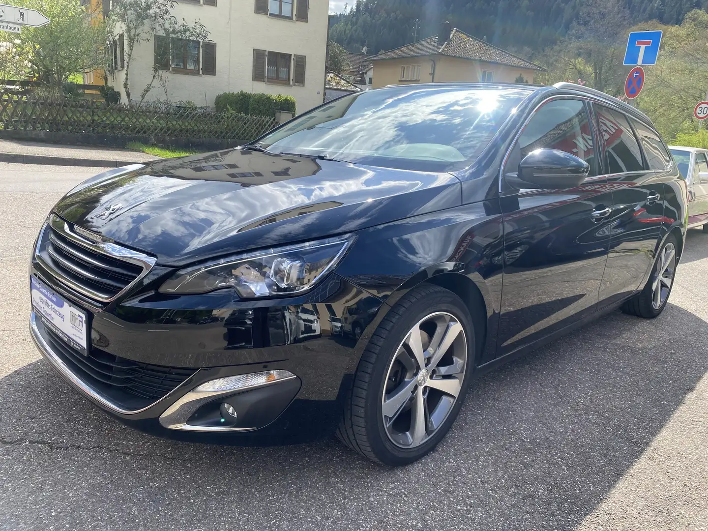 Peugeot 308 308 SW Allure*Navi*LED*1.Hand*Kamera*SHZ*Klima Schwarz - 1