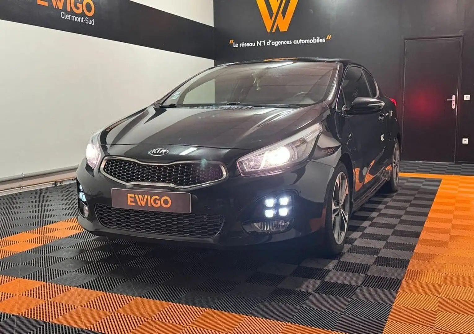 Kia Ceed / cee'd Ceed 1.6 crdi 136ch gt line dct bva isg-toit ouvrant-radar arriere Schwarz - 1