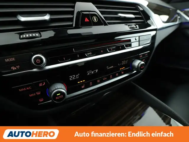 BMW 5 Series view 25