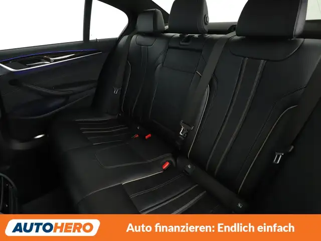 BMW 5 Series view 14