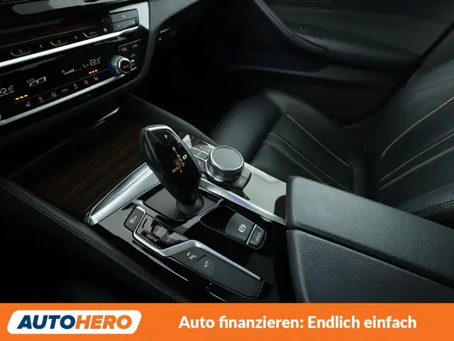 BMW 5 Series view 26