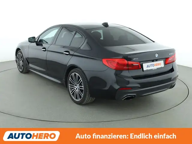 BMW 5 Series view 4