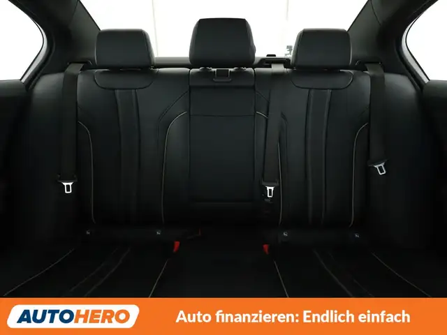 BMW 5 Series view 16