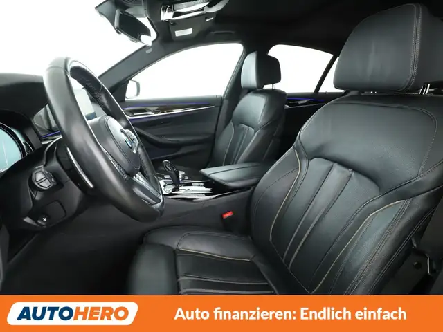 BMW 5 Series view 10