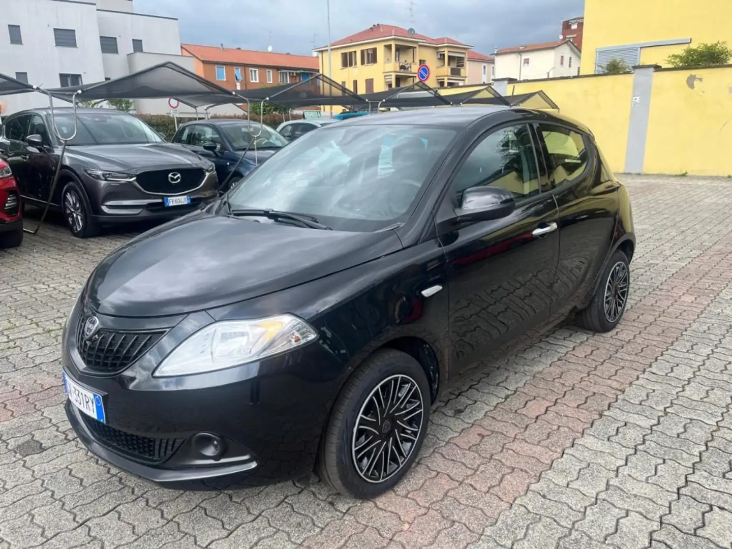 Lancia Ypsilon 1.0 FireFly 5 porte S&S Hybrid Silver Plus Nero - 1
