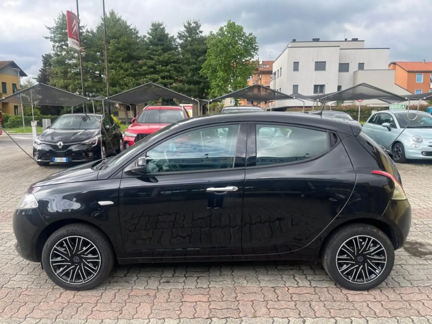 Lancia Ypsilon 1.0 FireFly 5 porte S&S Hybrid Silver Plus Nero - 2