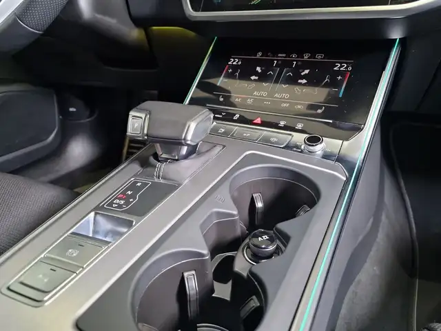 Audi A6 view 10