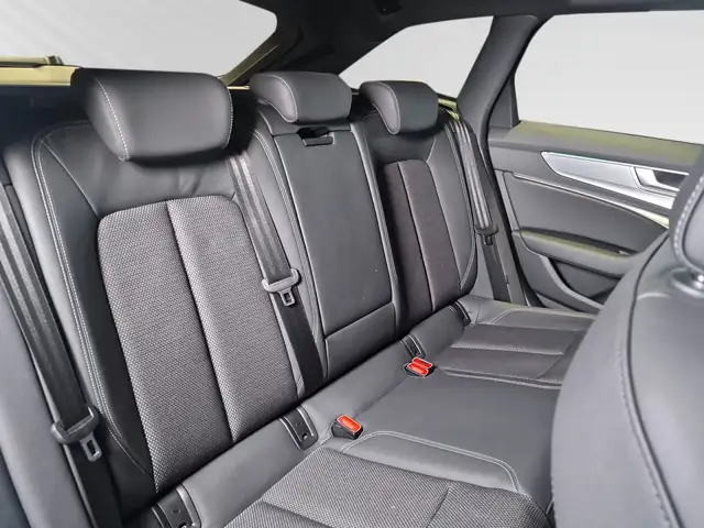 Audi A6 view 12