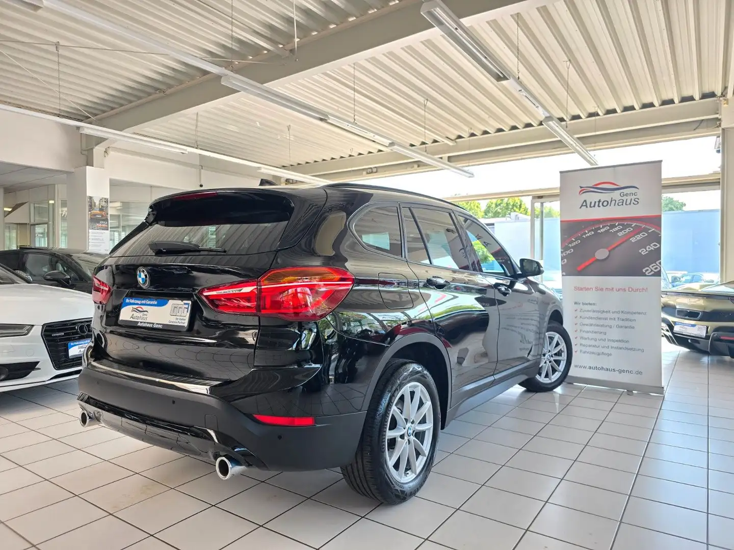 BMW X1 sDrive18d Advantage Navigation PDC DAB Radio Schwarz - 2