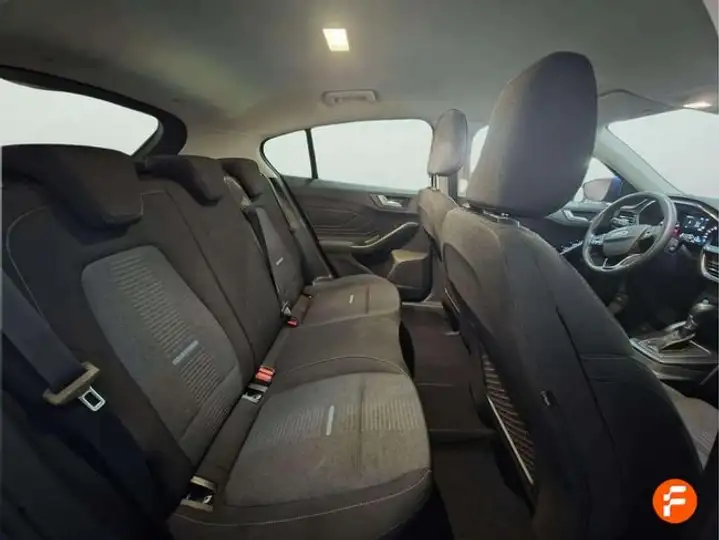 Ford Focus 2023, foto 15