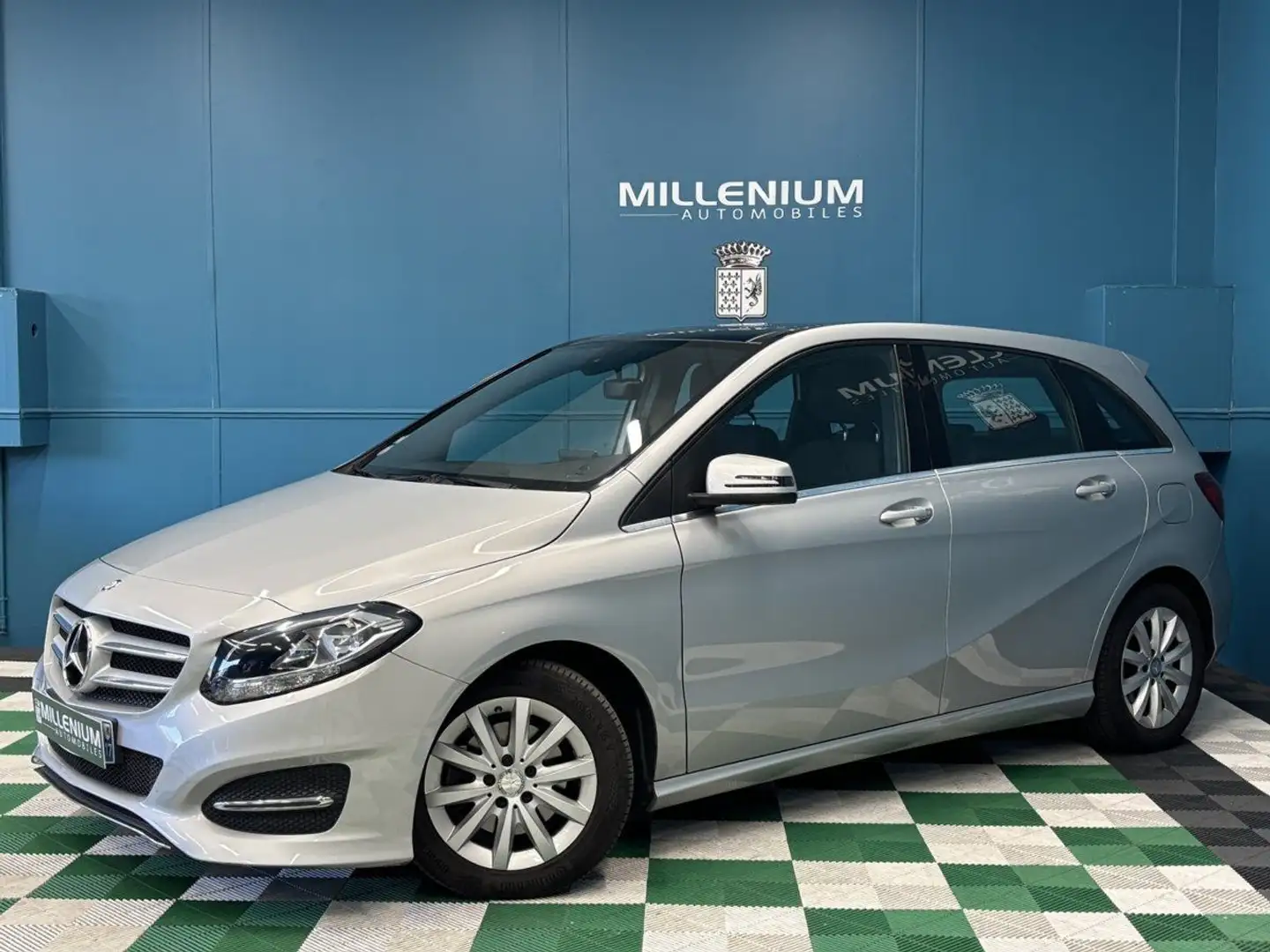 Mercedes-Benz B 160 160 102CH INSPIRATION 7G-DCT Grau - 1
