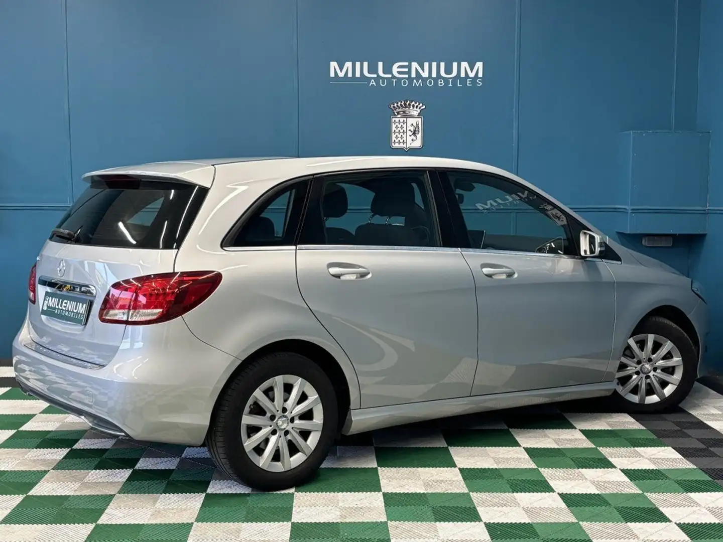 Mercedes-Benz B 160 160 102CH INSPIRATION 7G-DCT Grau - 2