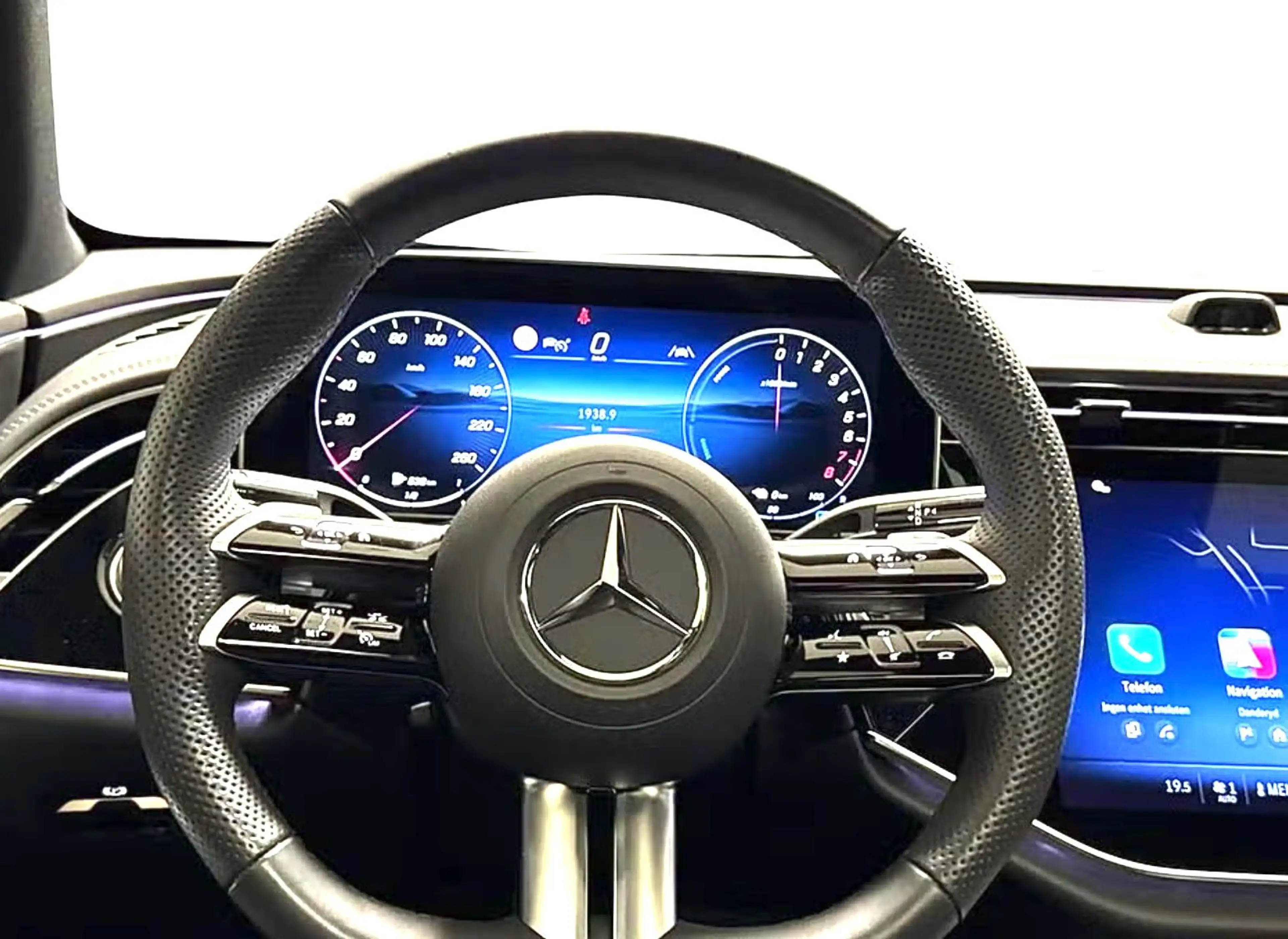 Mercedes-Benz E 400 e Lim 4M AMG HUD-20"-Pano-Superscreen-360° — photo 15