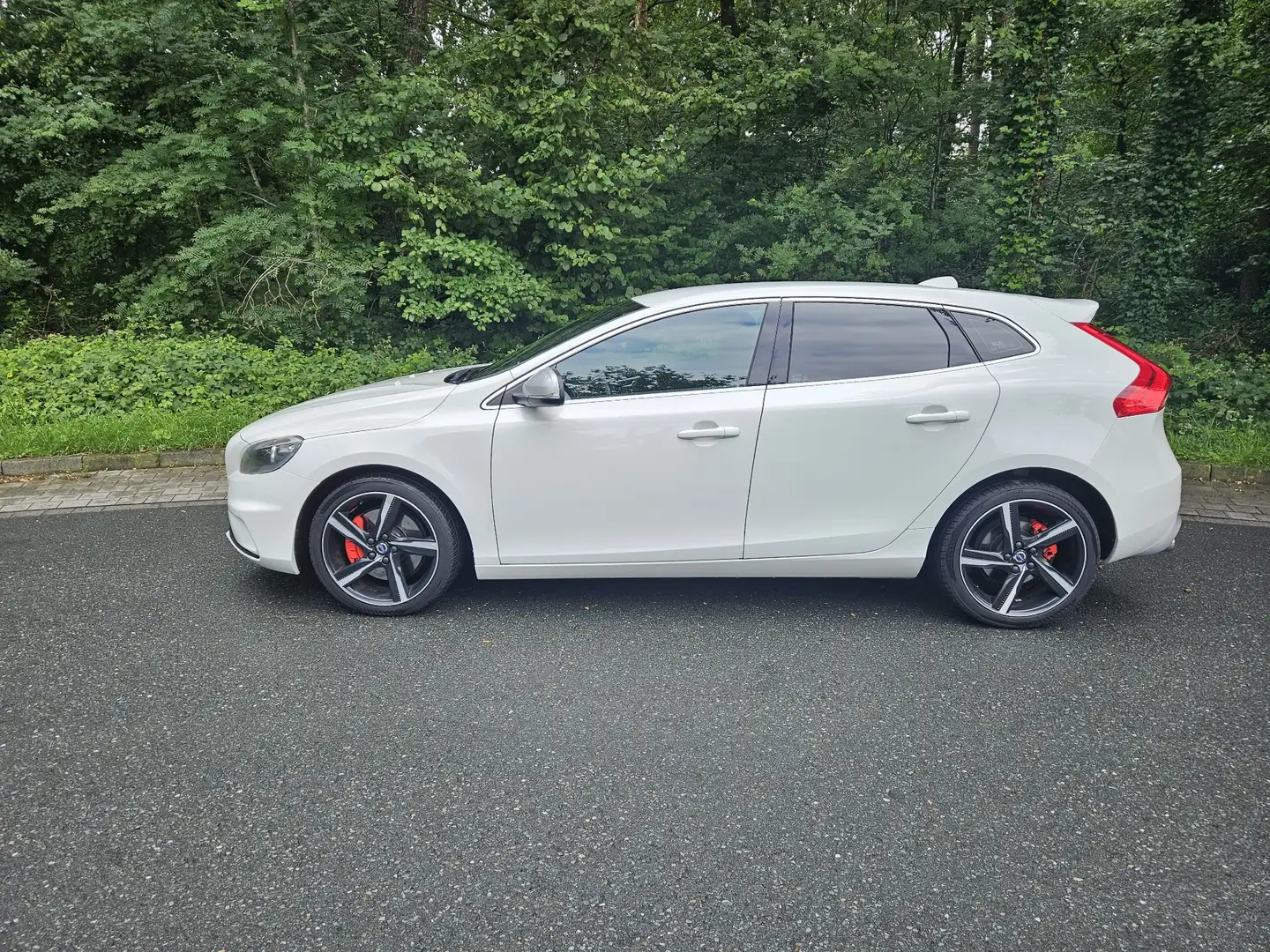 Volvo V40 D3 R Design - 1
