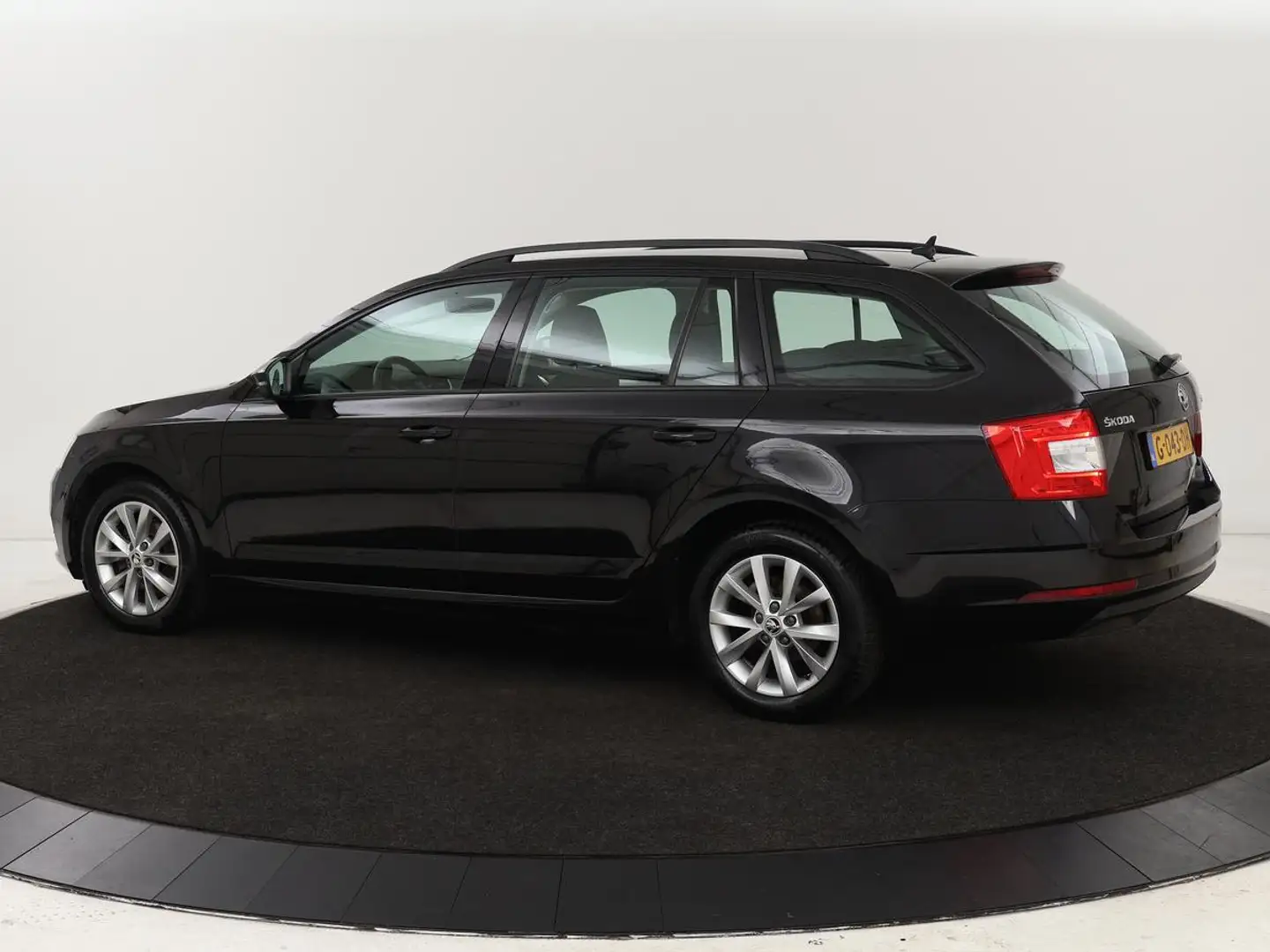 Skoda Octavia Combi 1.0 TSI Grt Amb. Bns | Adaptive cruise | DSG Zwart - 2