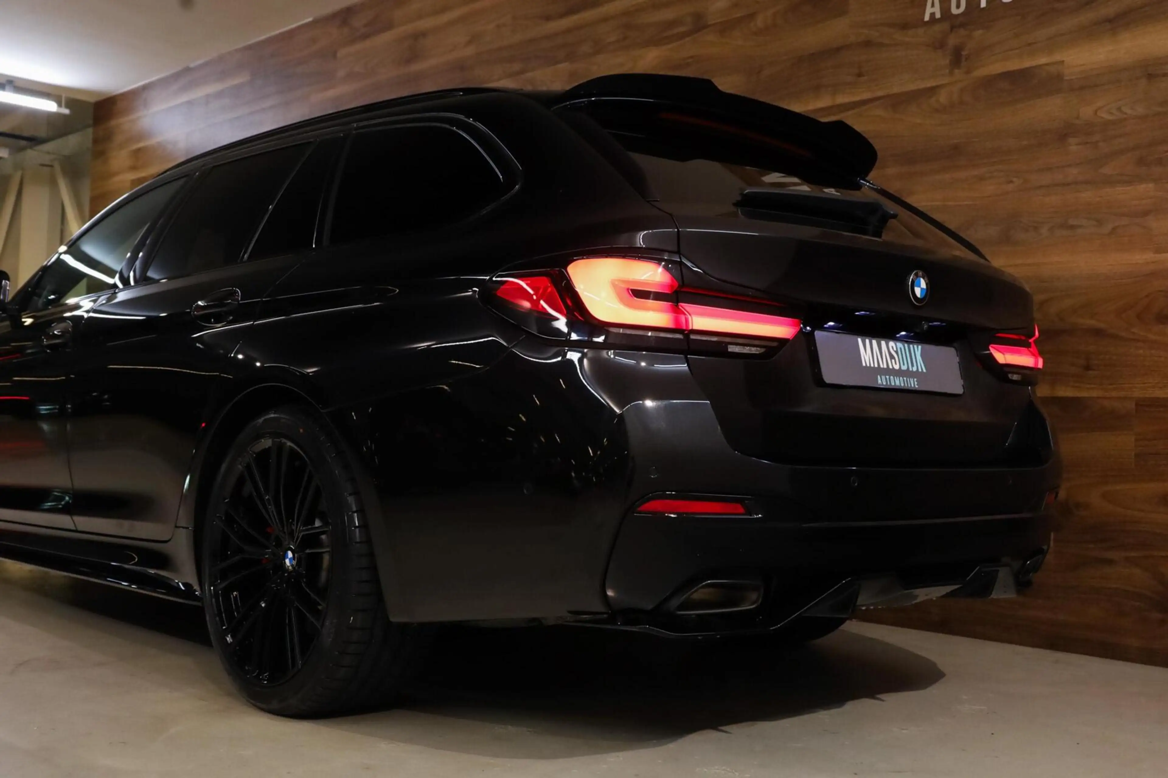 BMW 530 5-serie Touring 530e Business Edition Plus — photo 25