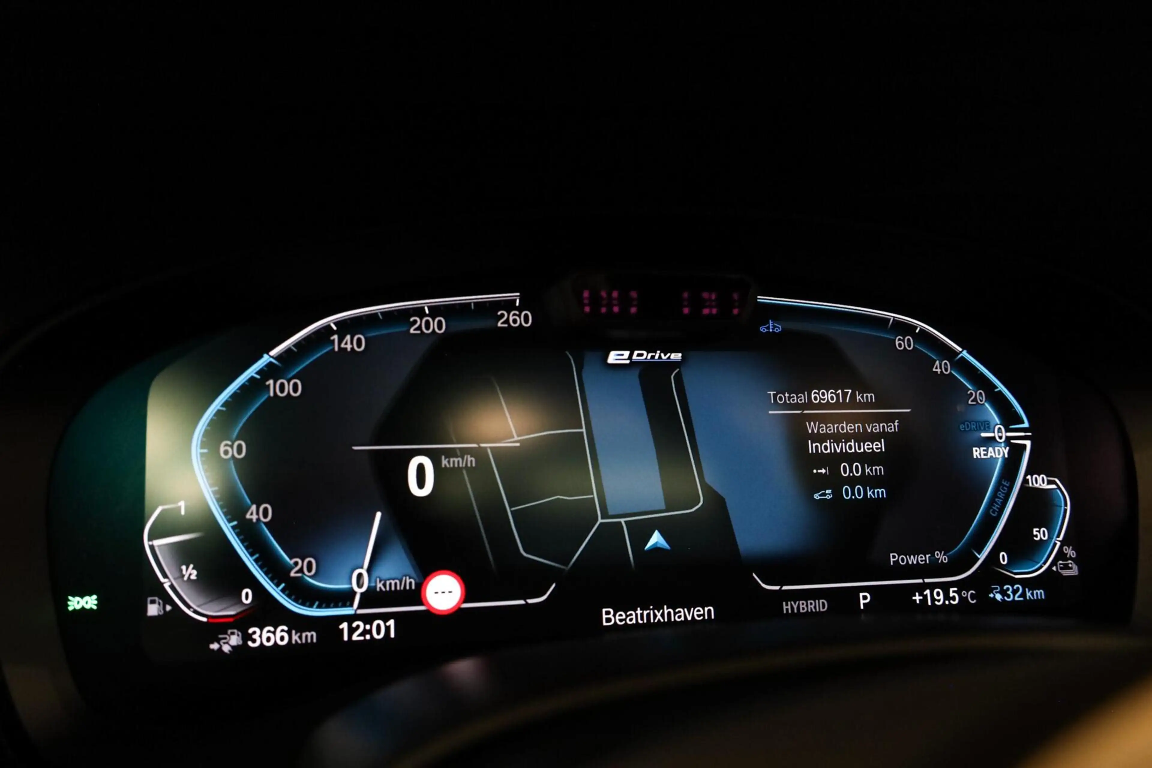 BMW 530 5-serie Touring 530e Business Edition Plus — photo 31