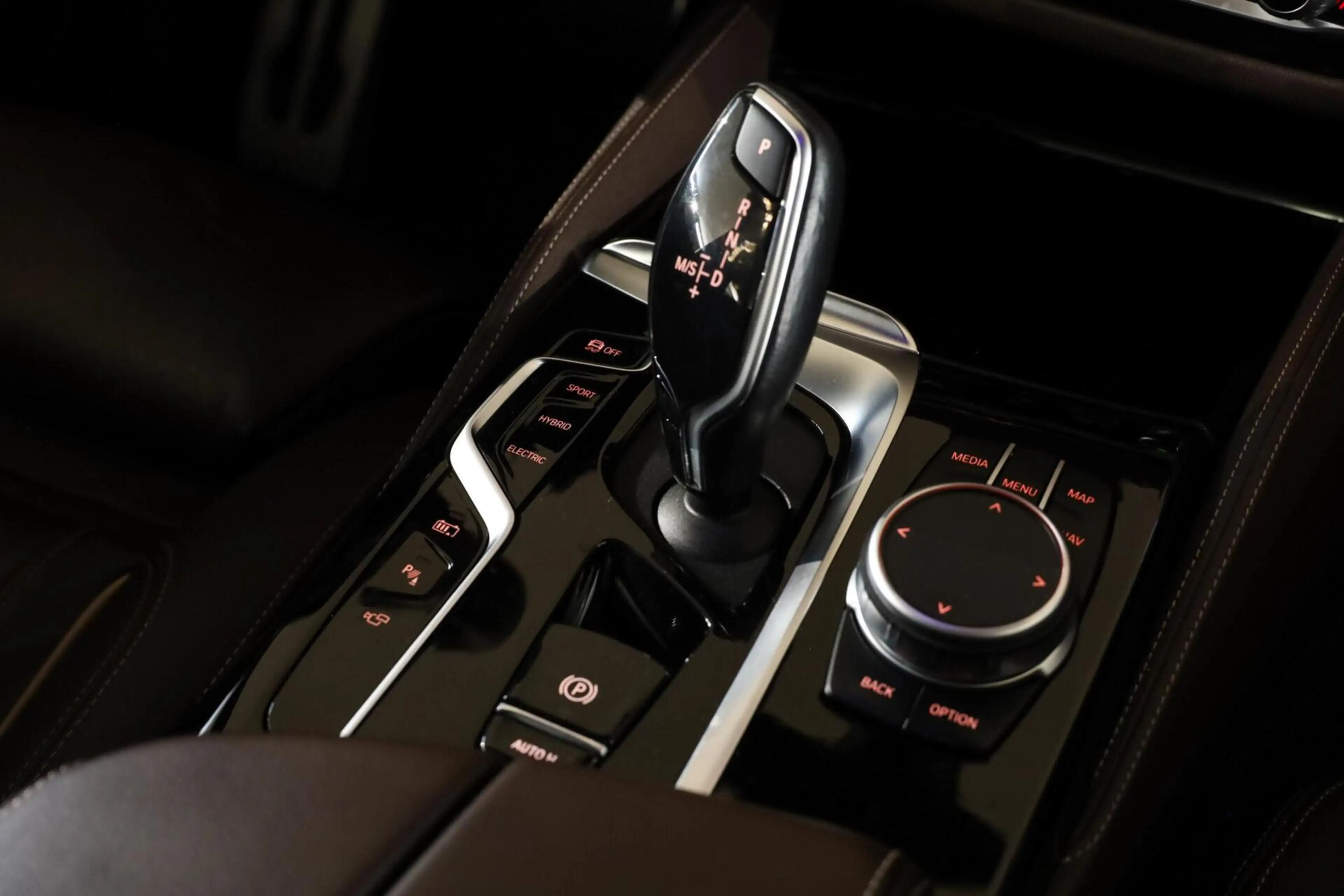 BMW 530 5-serie Touring 530e Business Edition Plus — photo 23