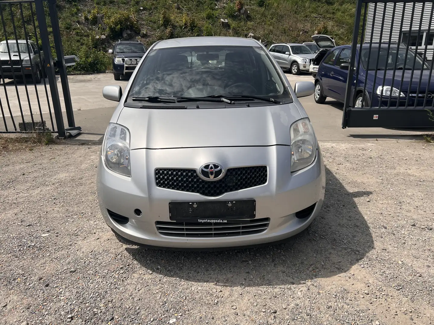 Toyota Yaris 1.0i VVT-i Linea Luna Zilver - 1