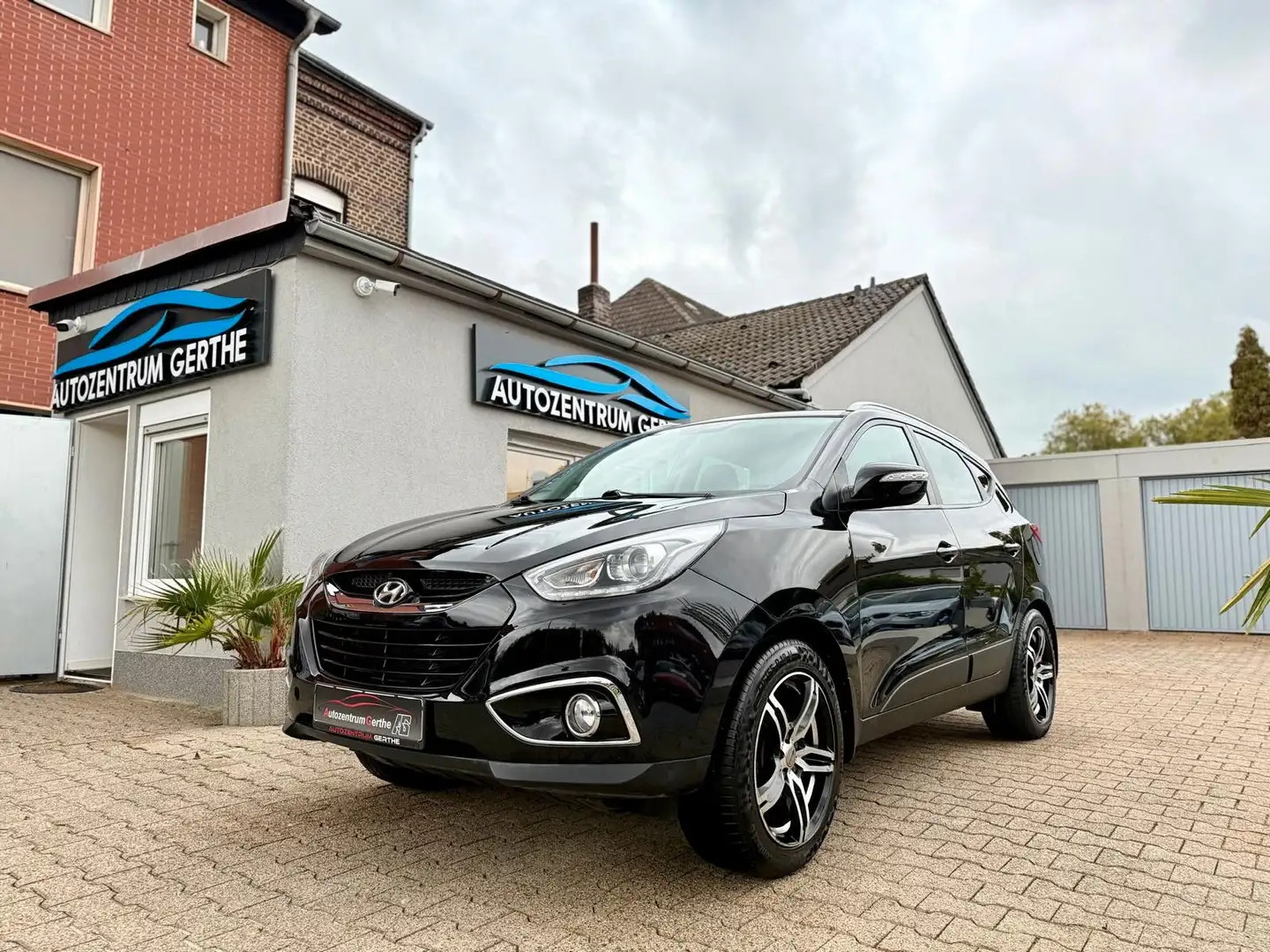 Hyundai iX35 Black & Steel 2WD*Automatik*Navi*Xenon* Noir - 1