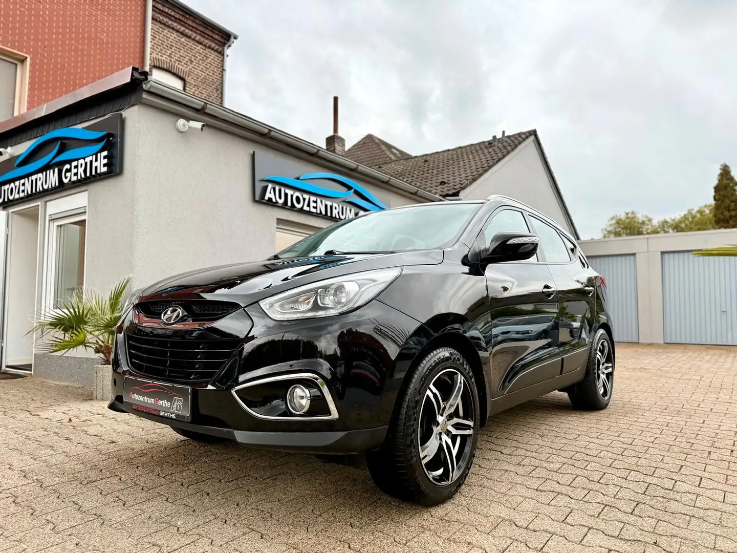 Hyundai iX35 Black & Steel 2WD*Automatik*Navi*Xenon* Noir - 2