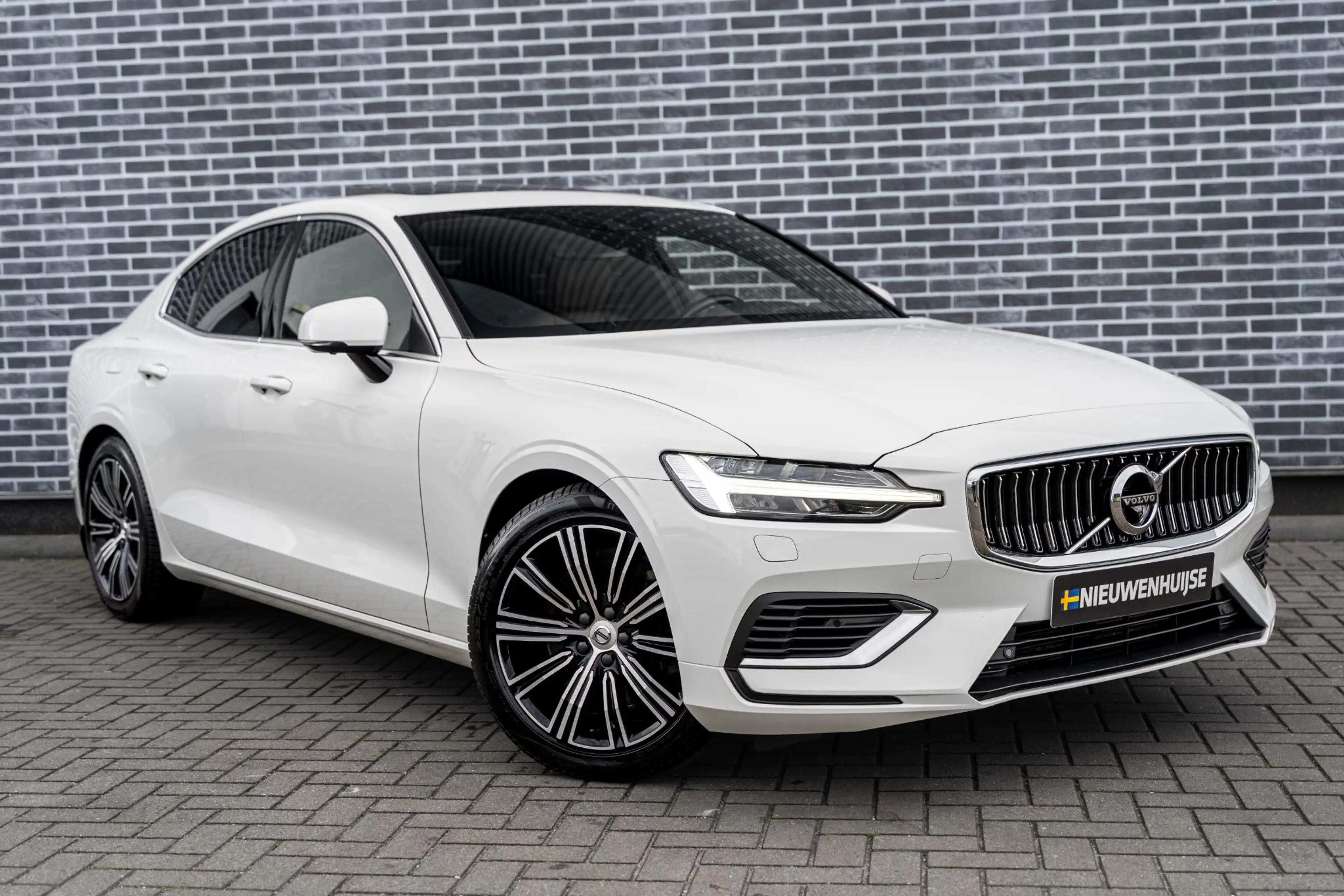 Volvo S60 2.0 Recharge T8 AWD Inscription | Adaptieve Cruise — photo 8