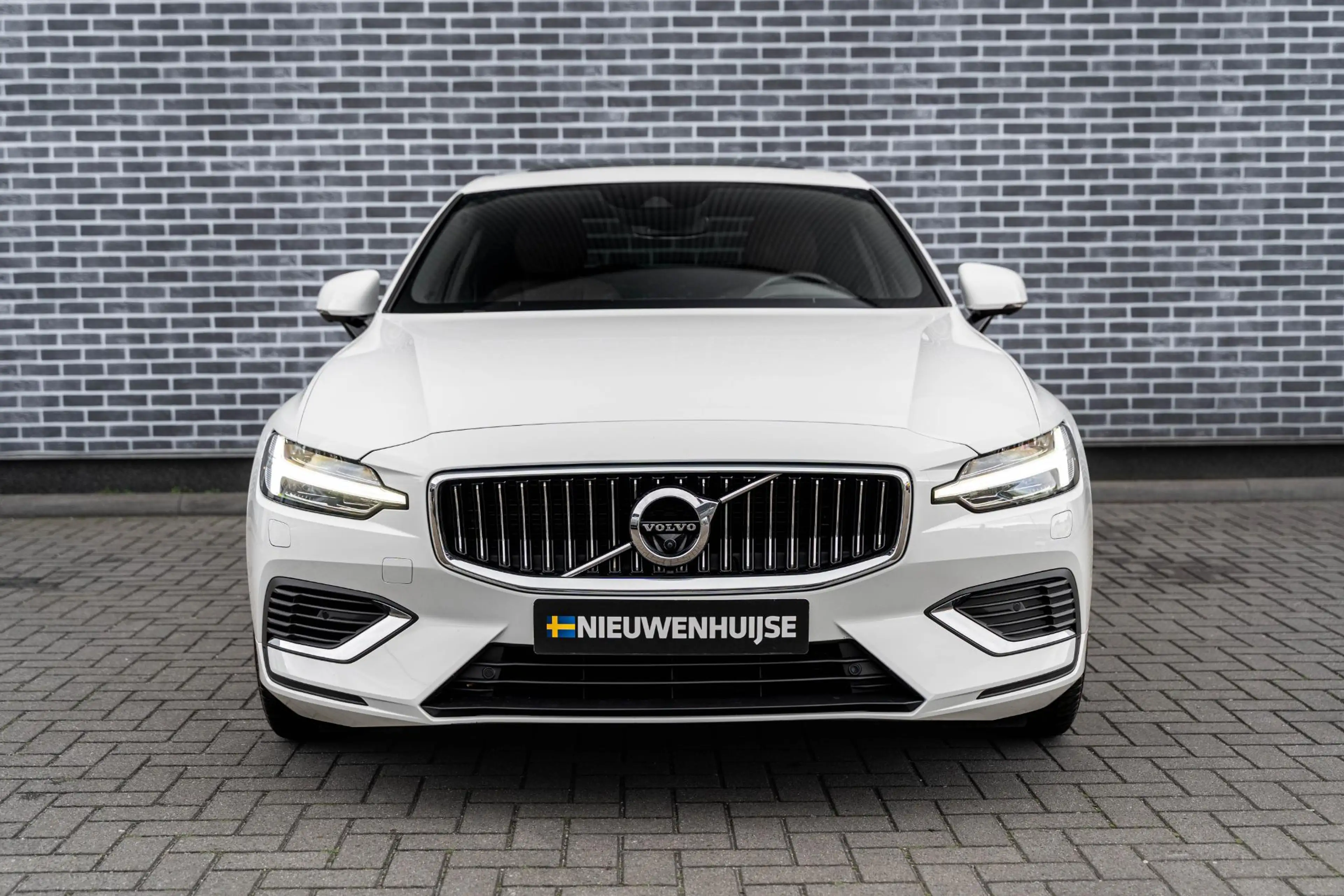 Volvo S60 2.0 Recharge T8 AWD Inscription | Adaptieve Cruise — photo 2