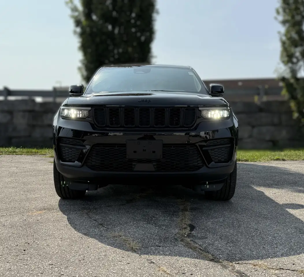 Jeep Grand Cherokee снимка Jeep Grand Cherokee