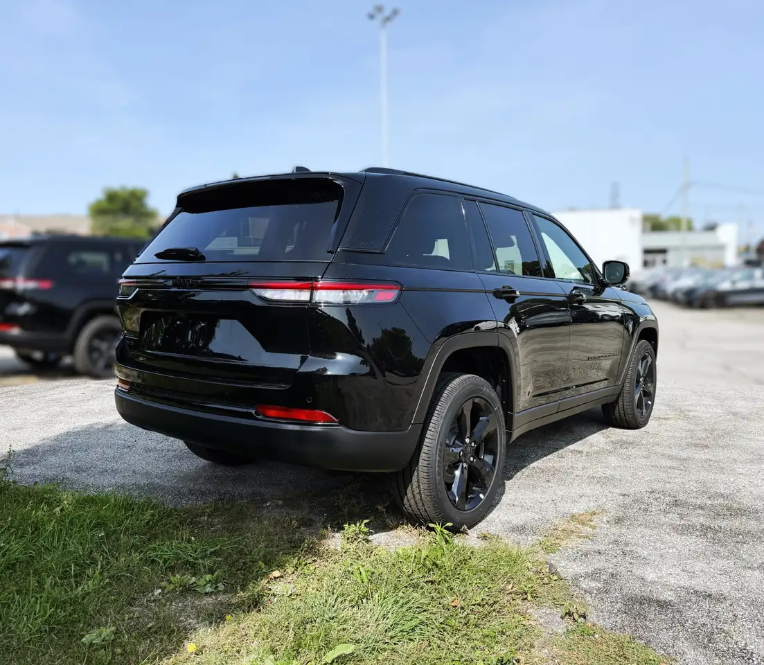 Jeep Grand Cherokee снимка Jeep Grand Cherokee