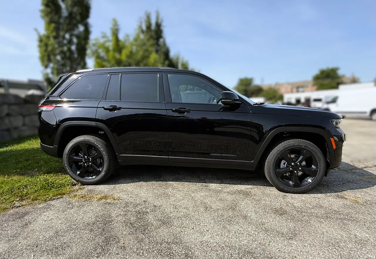Jeep Grand Cherokee снимка Jeep Grand Cherokee
