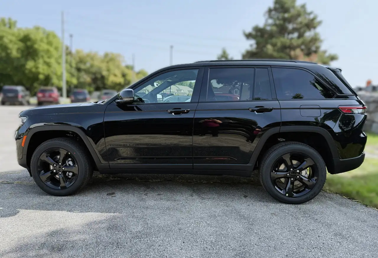 Jeep Grand Cherokee снимка Jeep Grand Cherokee