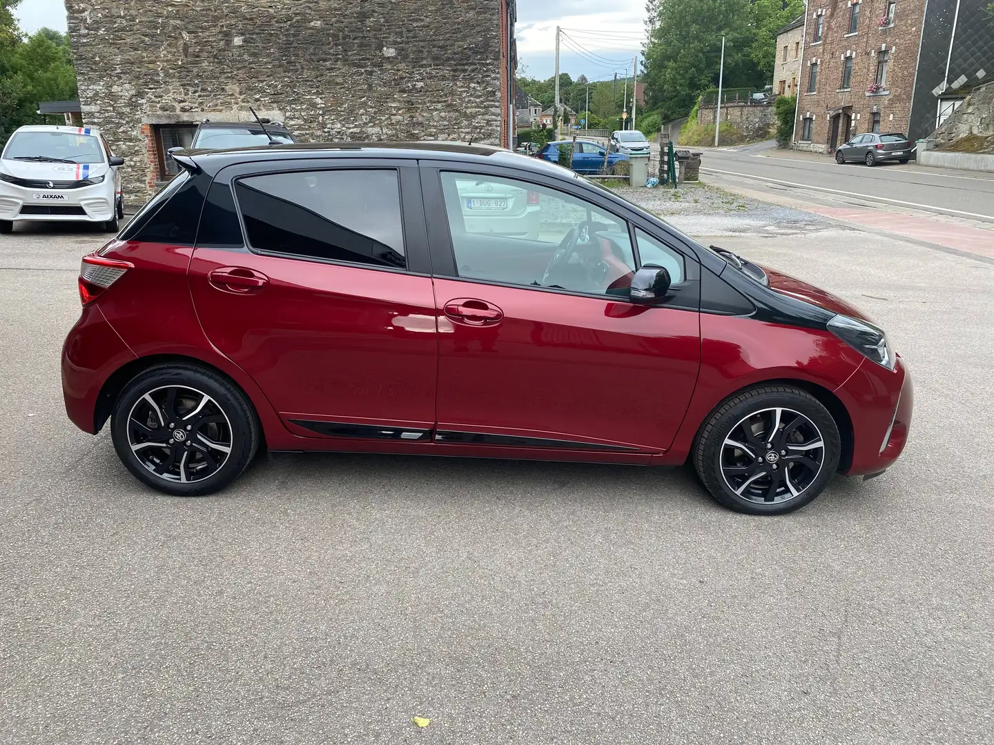 Toyota Yaris Yaris 1.5i Dual VVT-iE Two-Tone Rood - 2