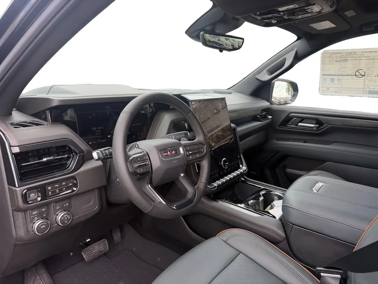 GMC Yukon photo GMC Yukon