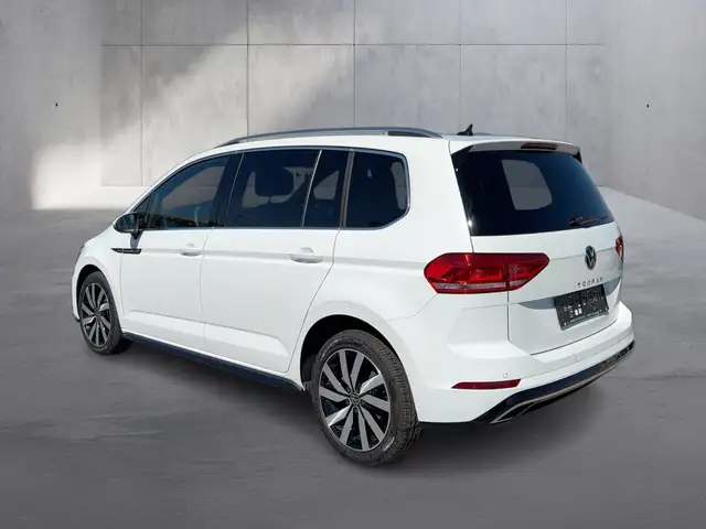 Volkswagen Touran view 3