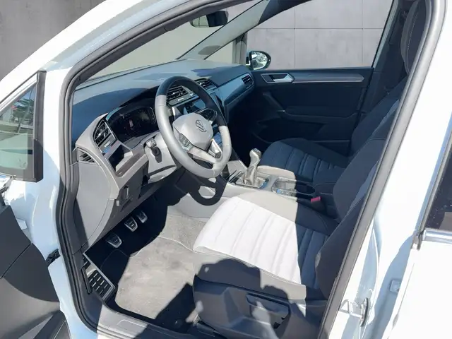 Volkswagen Touran view 9